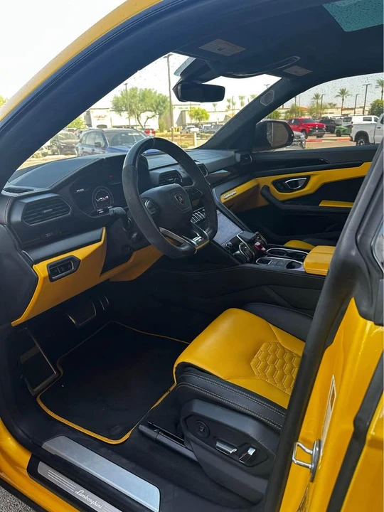 2021 Lamborghini Urus - Image 10 of 12