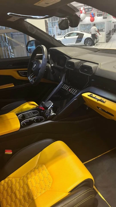 2021 Lamborghini Urus - Image 6 of 8