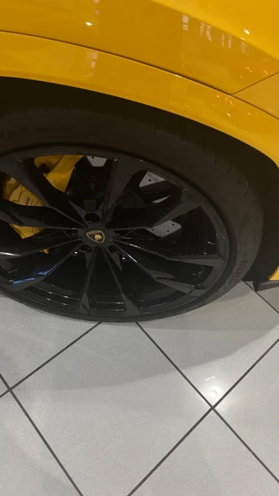 2021 Lamborghini Urus - Image 2 of 8