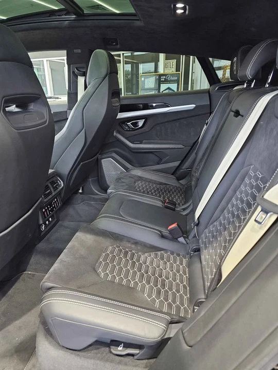 2021 Lamborghini Urus - Image 10 of 15