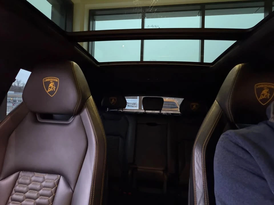 2021 Lamborghini Urus - Image 8 of 9