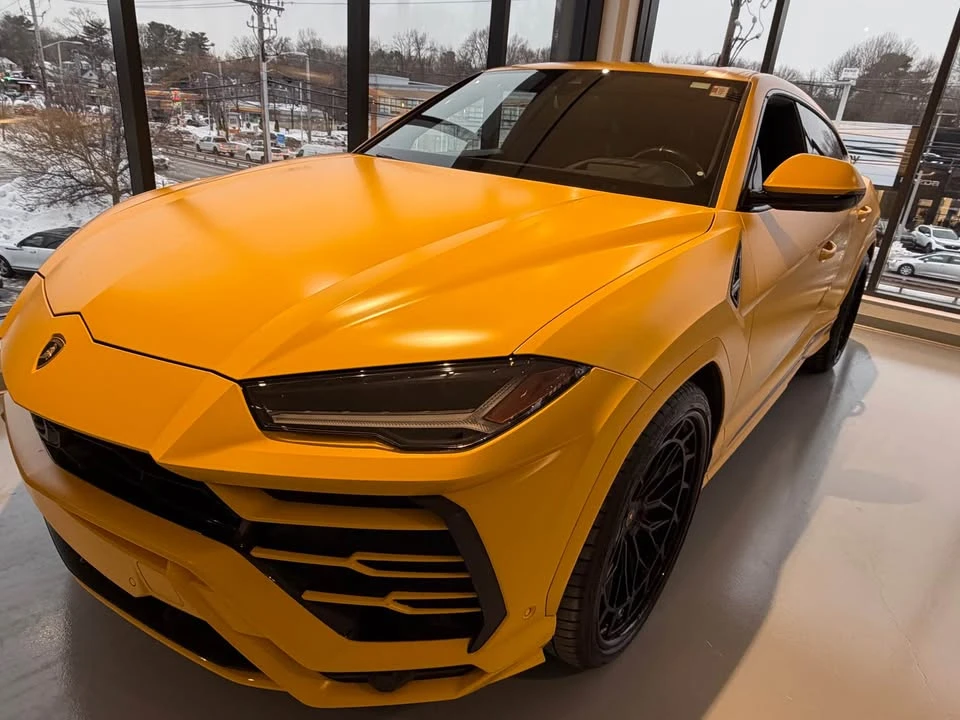 2021 Lamborghini Urus - Image 2 of 9