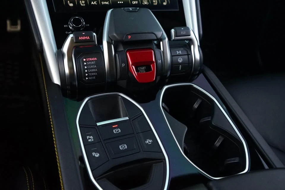 2021 Lamborghini Urus - Image 13 of 20
