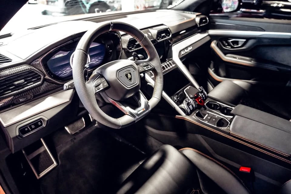 2021 Lamborghini Urus - Image 2 of 5