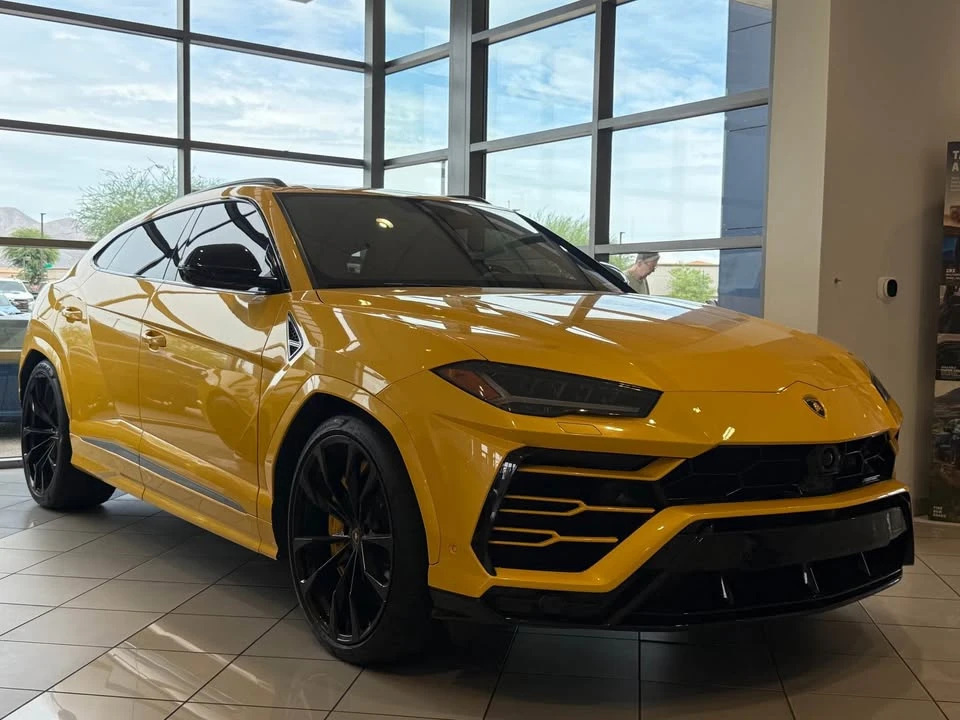 2021 Lamborghini Urus - Image 2 of 15