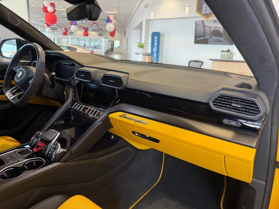 2021 Lamborghini Urus - Image 8 of 15