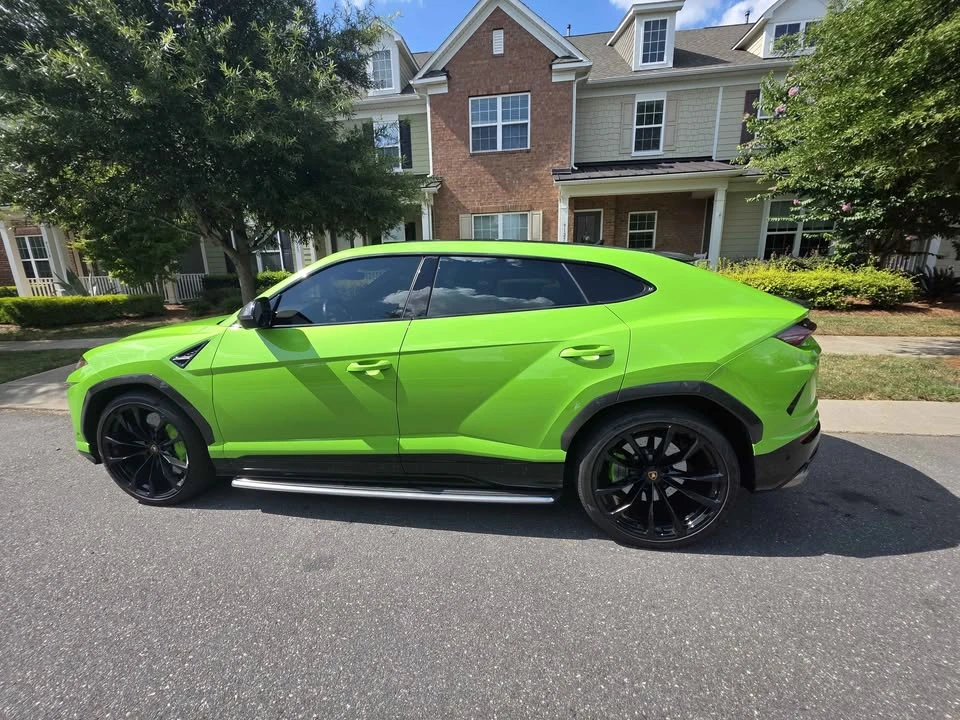 2021 Lamborghini Urus - Image 2 of 11