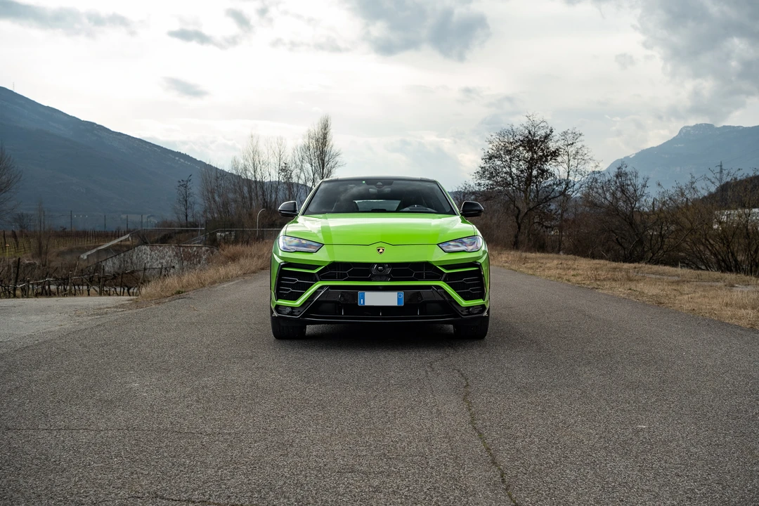 2021 Lamborghini Urus - Image 2 of 31