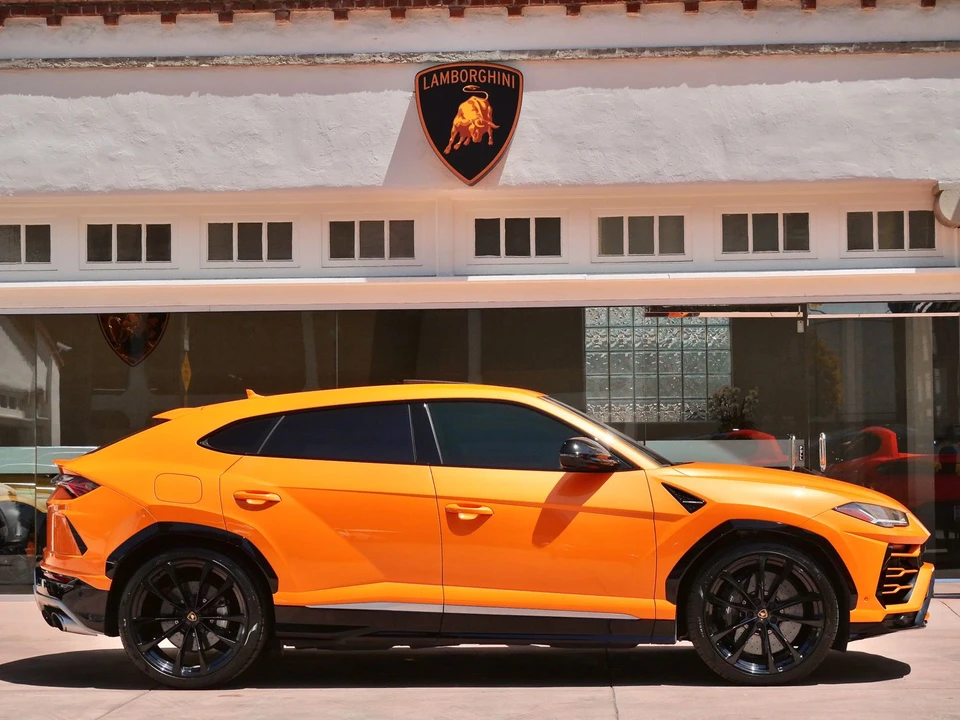 2021 Lamborghini Urus - Image 2 of 27