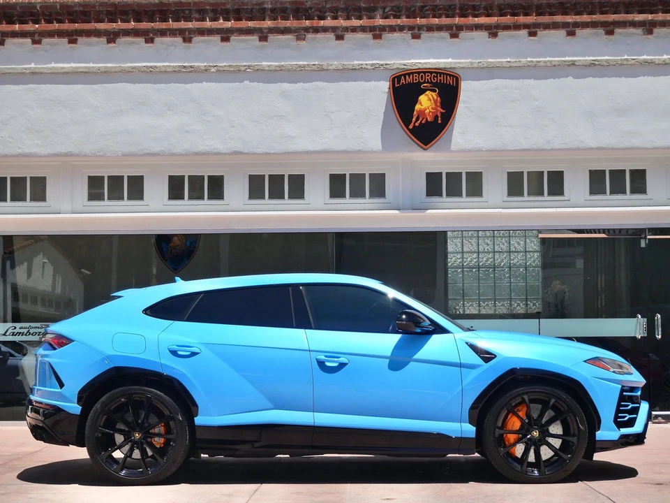2021 Lamborghini Urus - Image 2 of 27