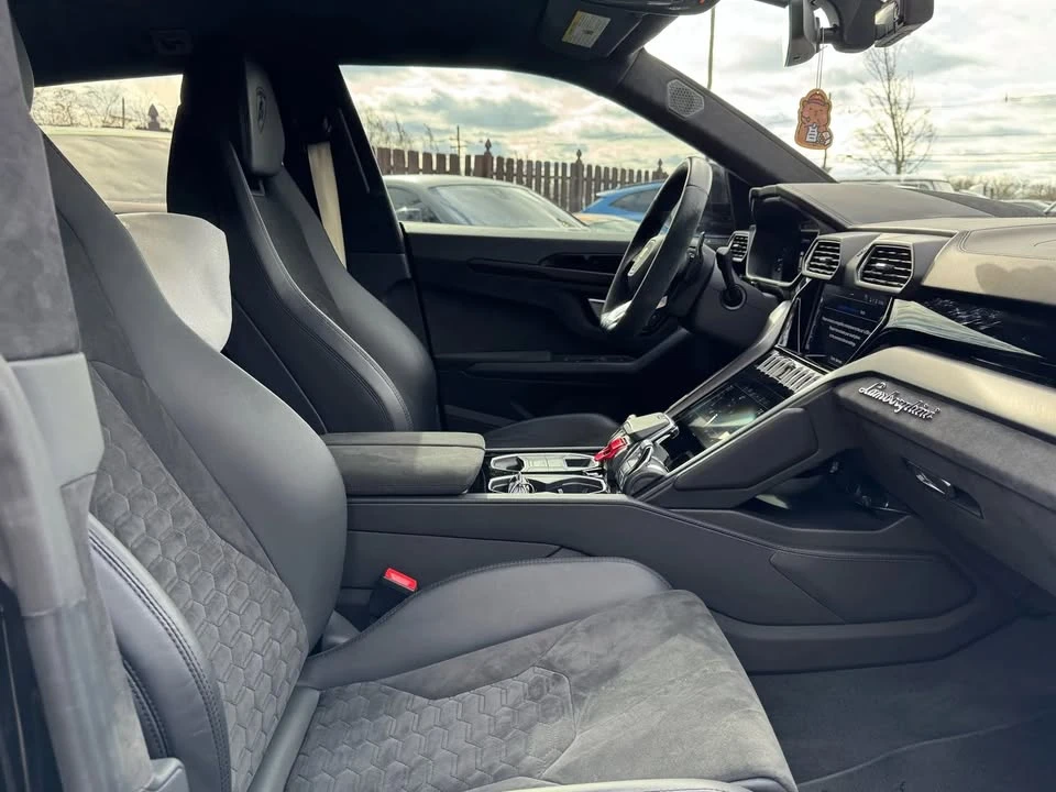 2021 Lamborghini - Image 5 of 9