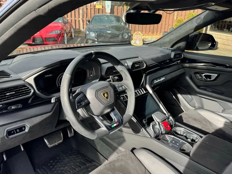 2021 Lamborghini - Image 4 of 9
