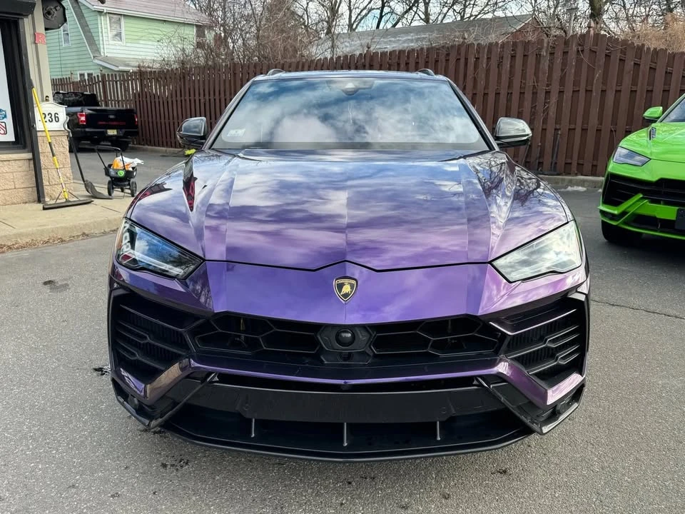 2021 Lamborghini - Image 2 of 9