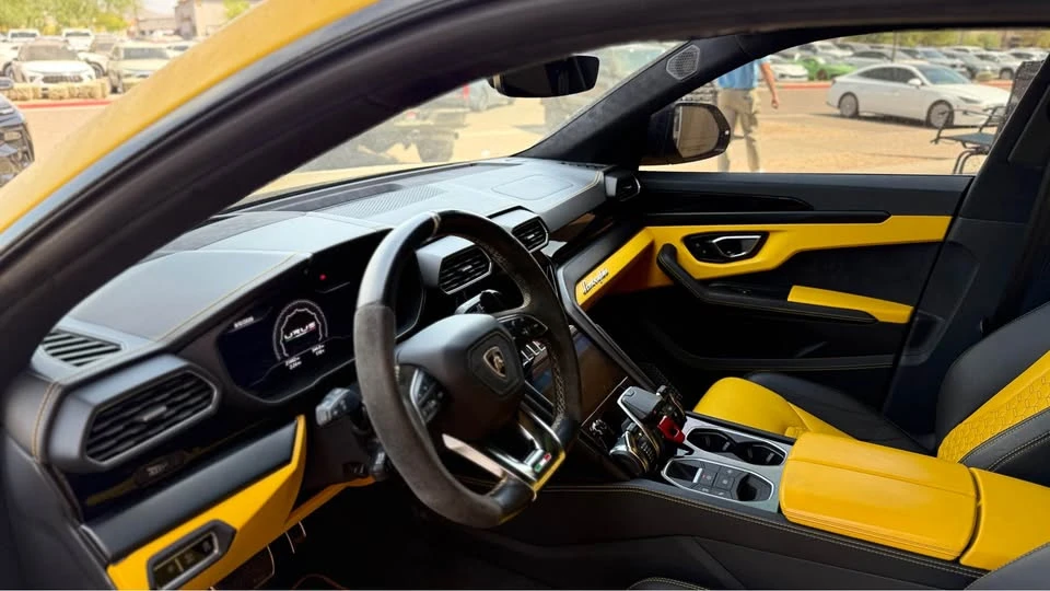 2021 Lamborghini Urus - Image 8 of 12