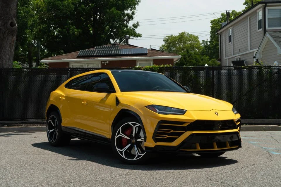 2021 Lamborghini Urus - Image 2 of 12