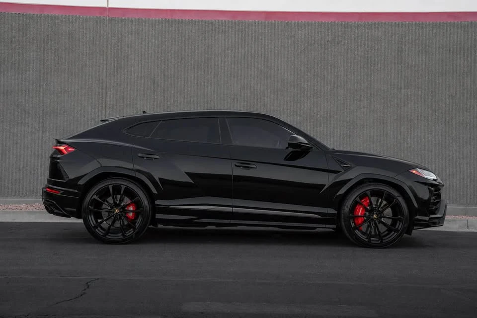 2021 Lamborghini Urus - Image 2 of 15