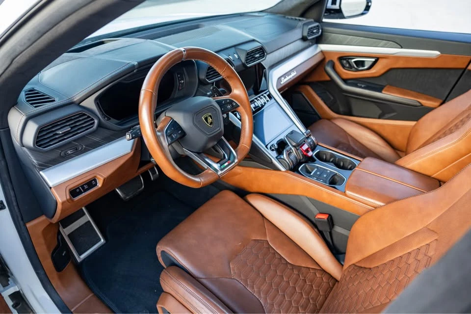 2021 Lamborghini Urus - Image 6 of 11