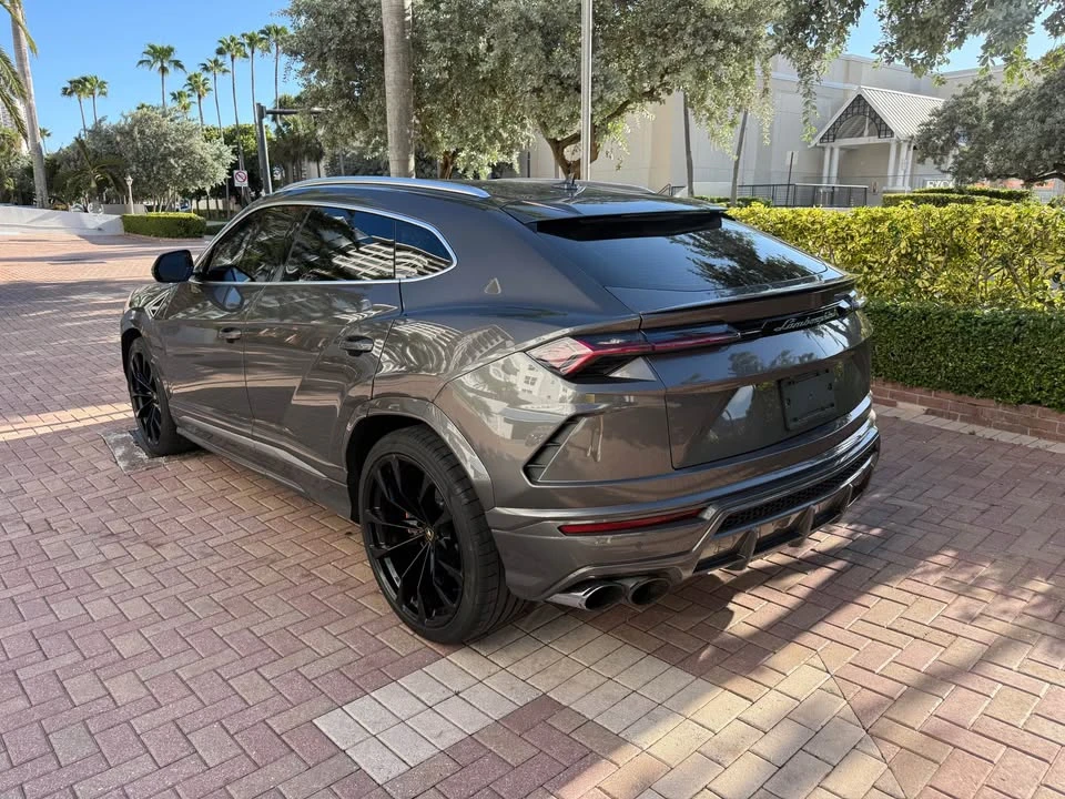 2021 Lamborghini Urus - Image 3 of 16
