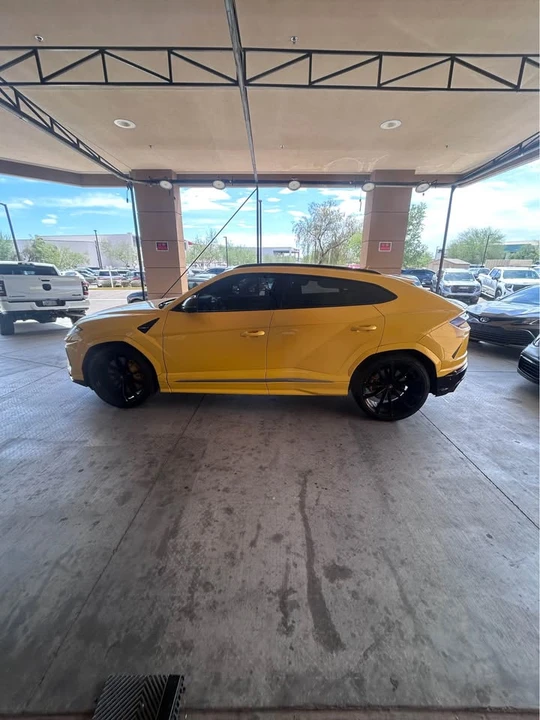 2021 Lamborghini Urus - Image 2 of 7