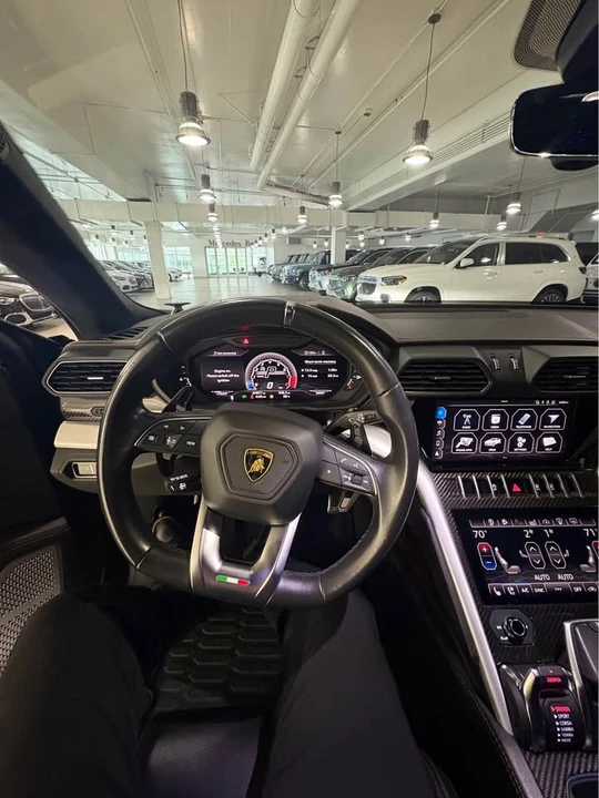 2021 Lamborghini Urus - Image 8 of 10