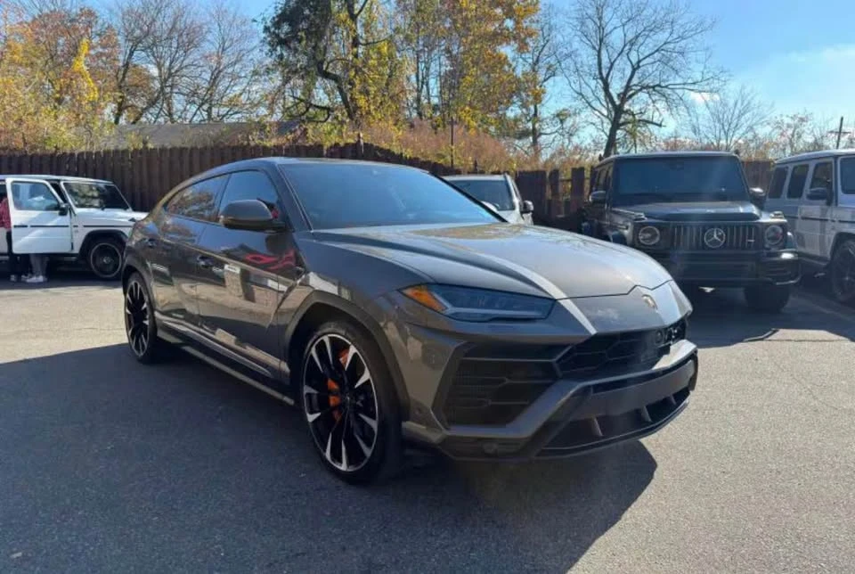 2021 Lamborghini Urus - Image 2 of 10