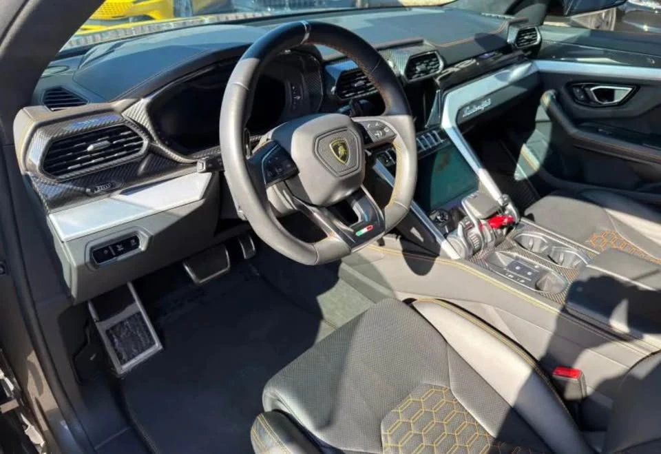 2021 Lamborghini Urus - Image 8 of 10