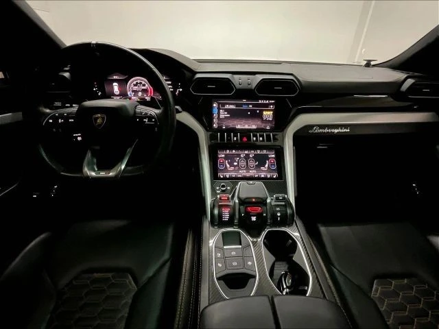 2021 Lamborghini Urus - Image 2 of 31