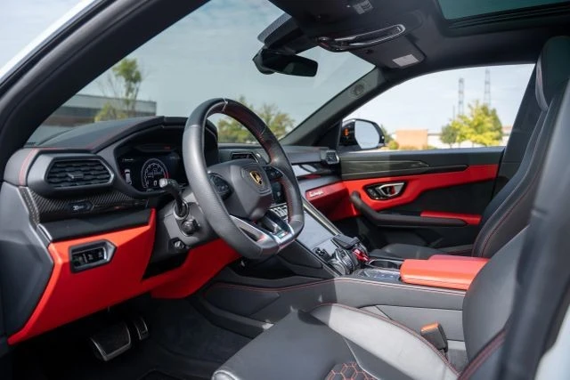 2021 Lamborghini Urus - Image 2 of 21