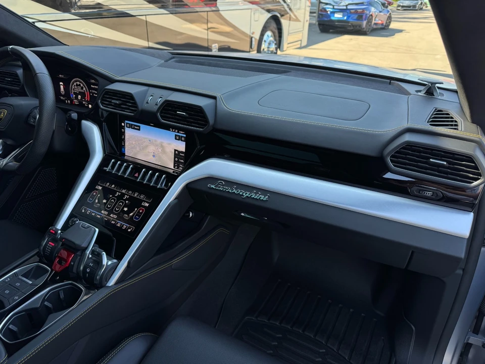 2021 Lamborghini Urus - Image 16 of 21