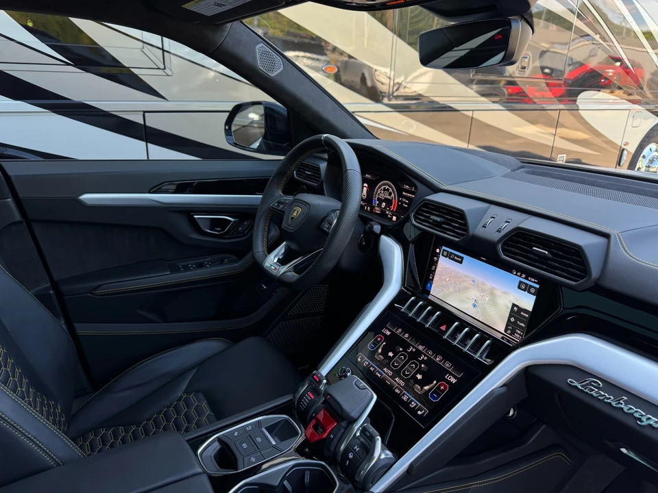 2021 Lamborghini Urus - Image 17 of 21