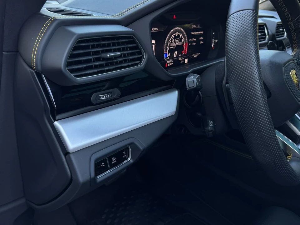 2021 Lamborghini Urus - Image 9 of 12