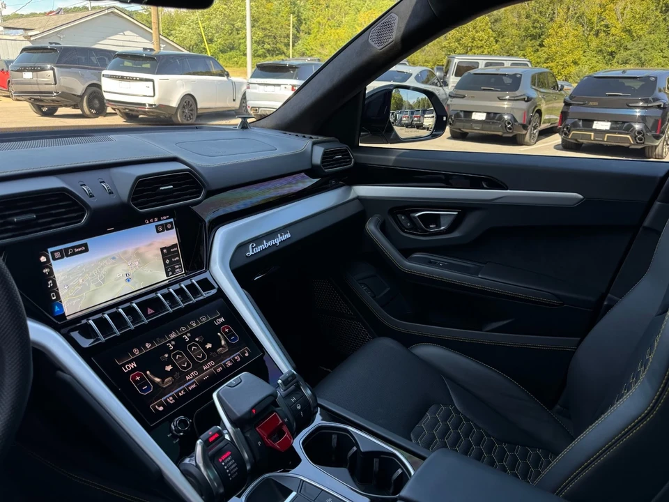 2021 Lamborghini Urus - Image 11 of 12