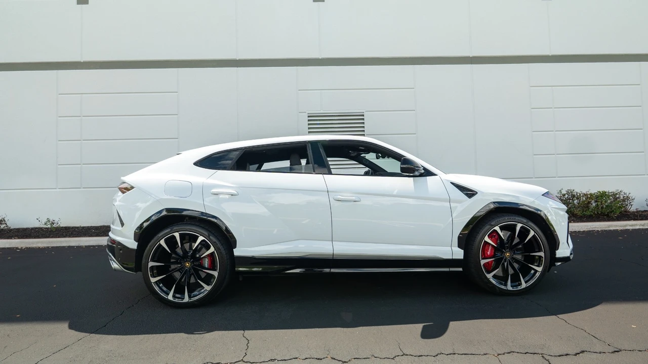 2021 Lamborghini Urus - Image 8 of 12