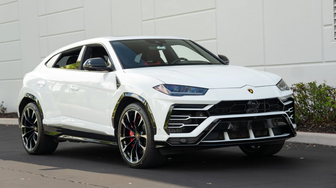 2021 Lamborghini Urus - Image 2 of 12
