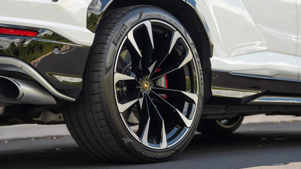 2021 Lamborghini Urus - Image 10 of 12