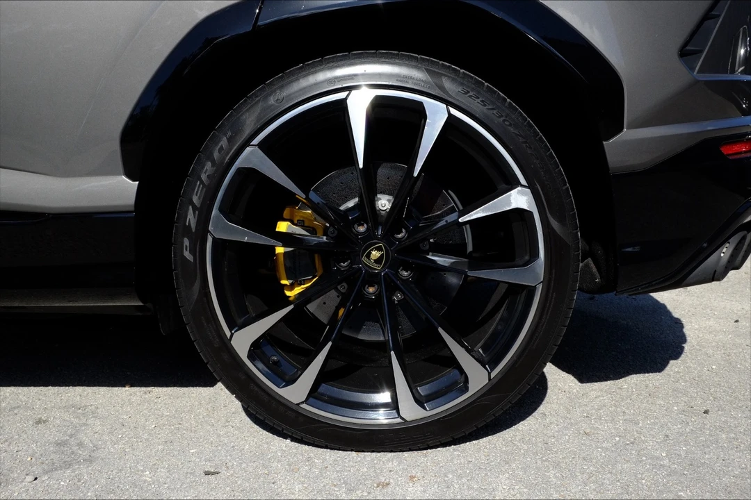 2021 Lamborghini Urus - Image 17 of 31