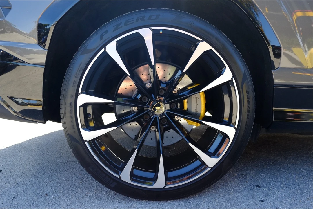 2021 Lamborghini Urus - Image 23 of 31