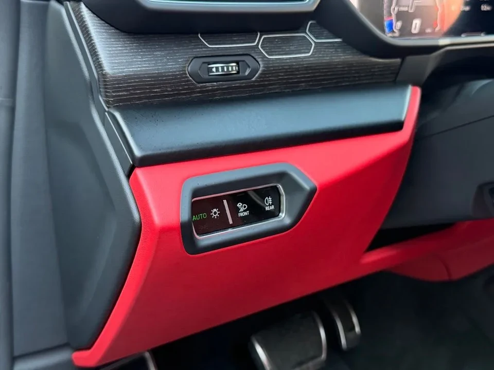 2021 Lamborghini Urus - Image 29 of 31