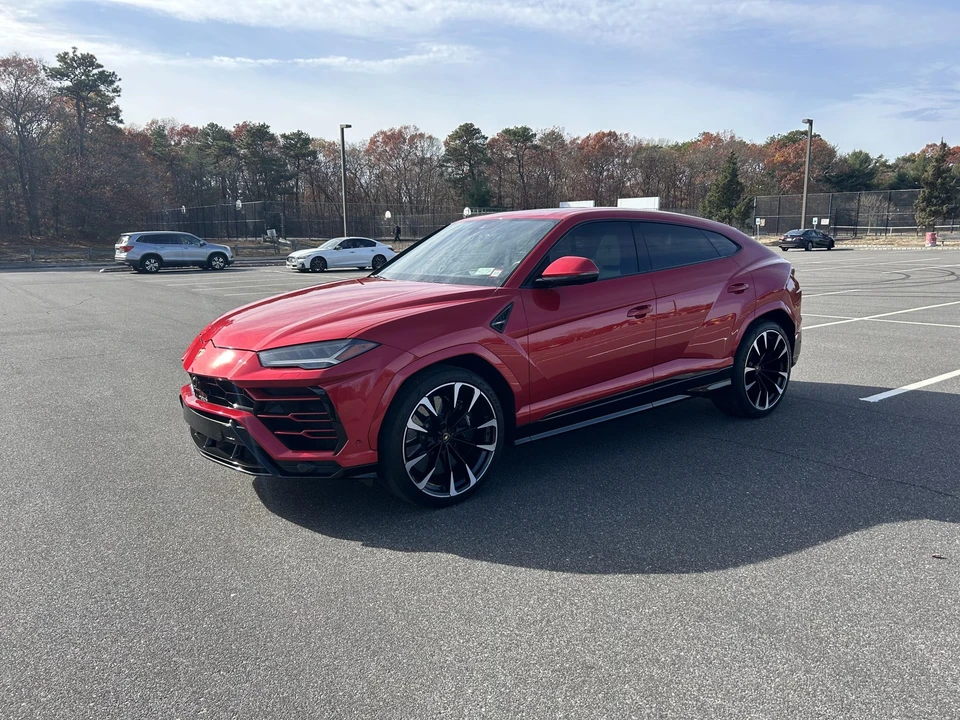 2021 Lamborghini Urus - Image 2 of 31