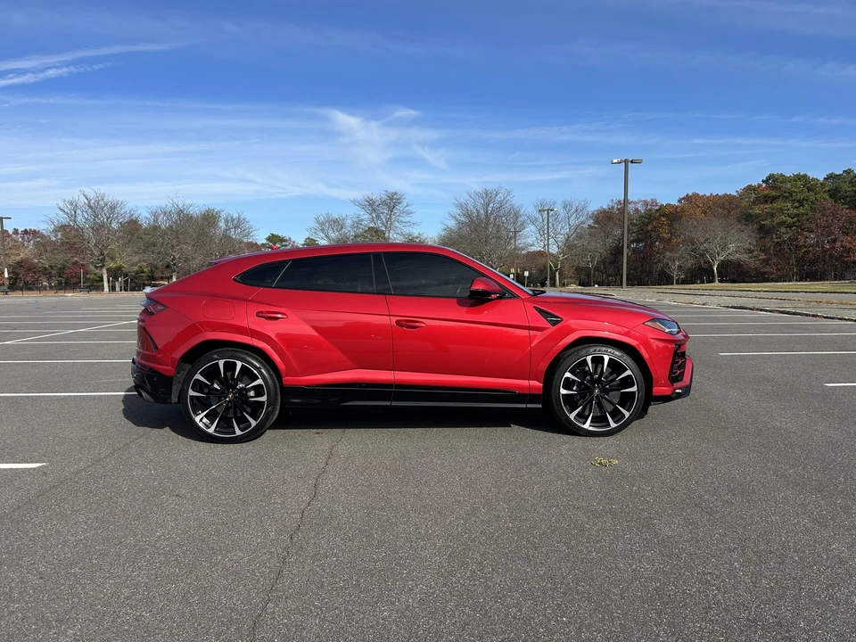 2021 Lamborghini Urus - Image 16 of 31