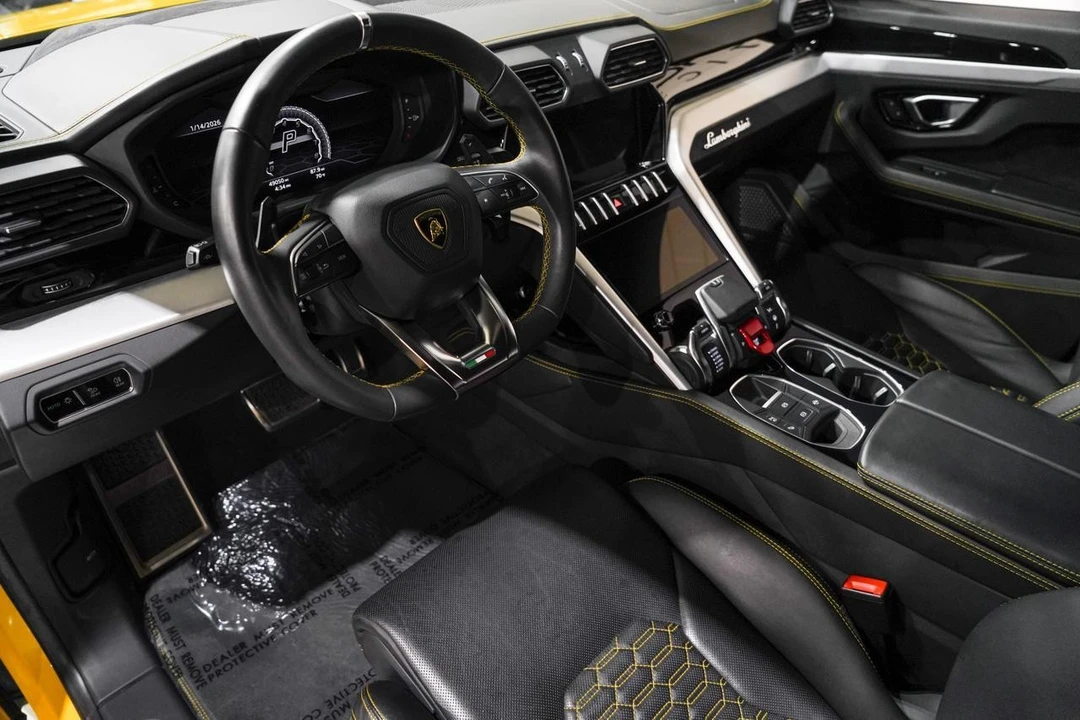 2021 Lamborghini Urus - Image 2 of 21