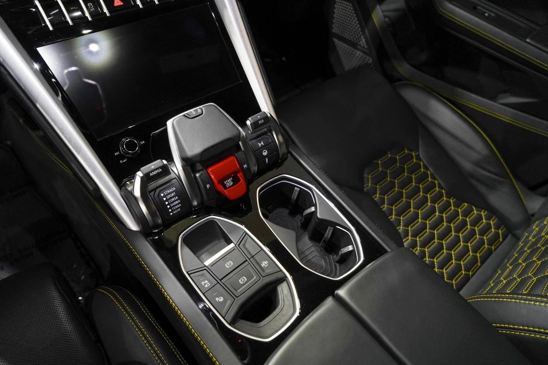 2021 Lamborghini Urus - Image 12 of 21