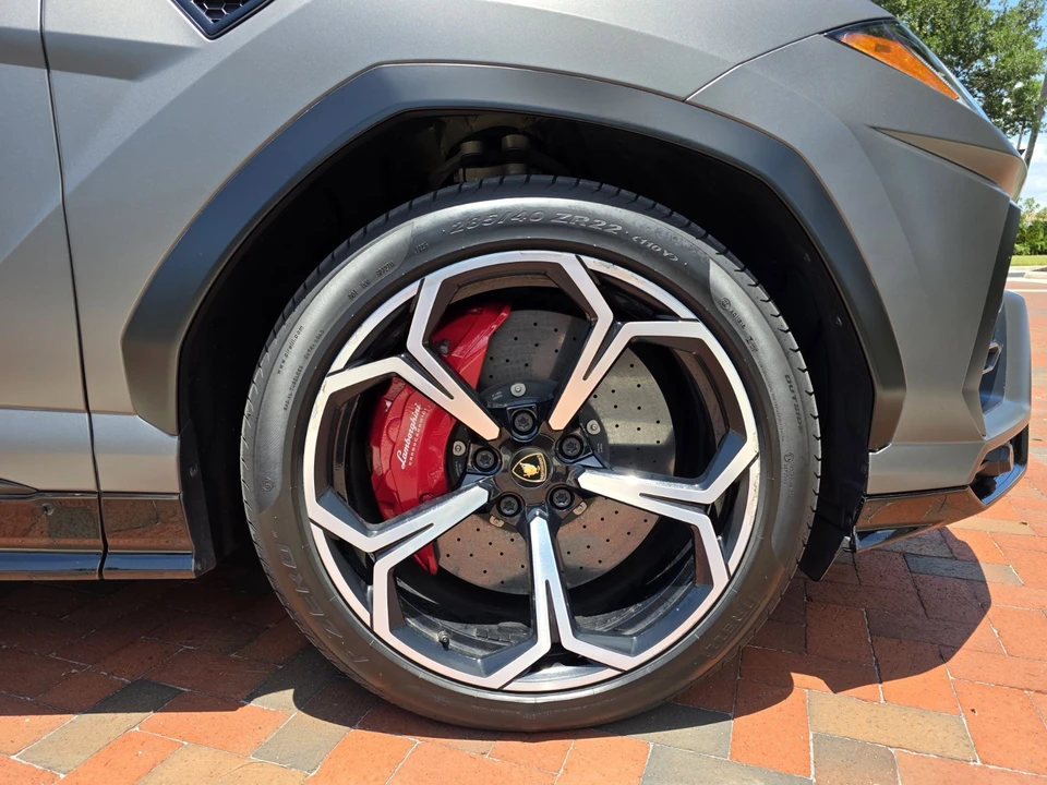 2021 Lamborghini Urus - Image 10 of 17