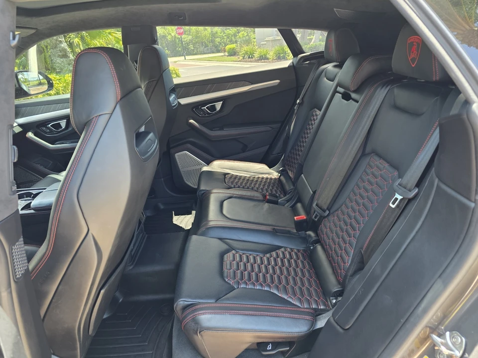 2021 Lamborghini Urus - Image 12 of 17