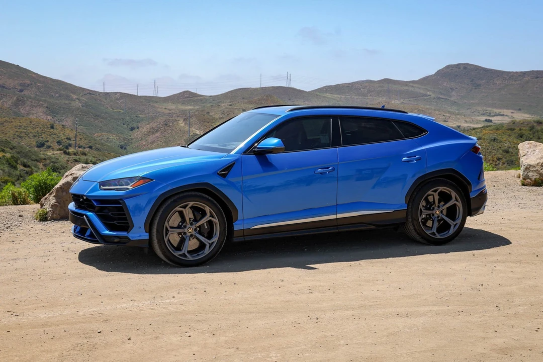 2021 Lamborghini Urus - Image 2 of 31