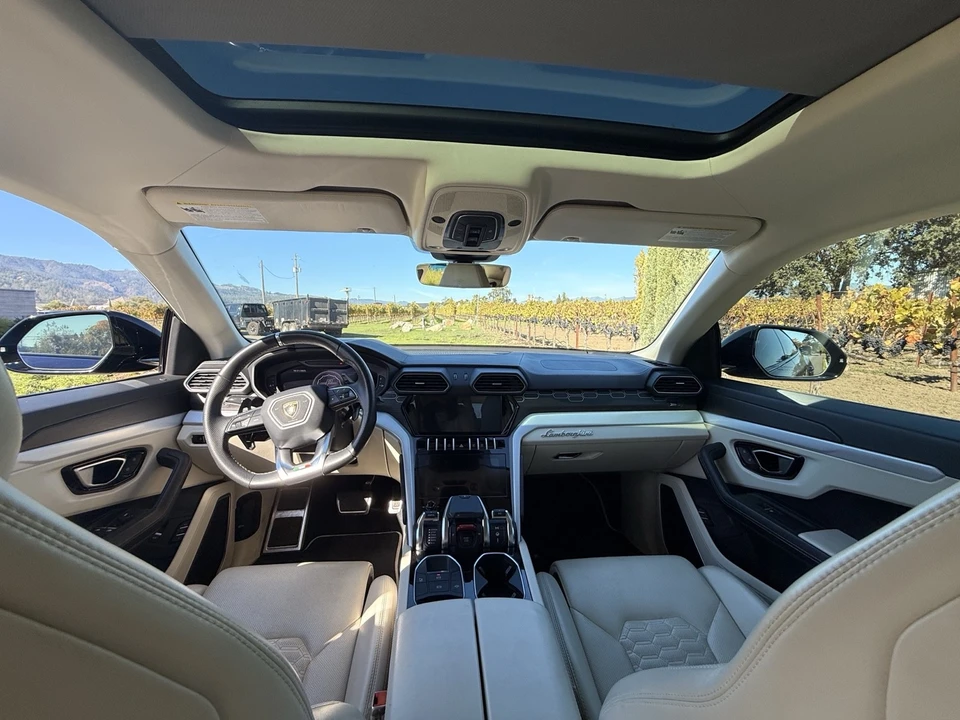 2021 Lamborghini Urus - Image 9 of 12