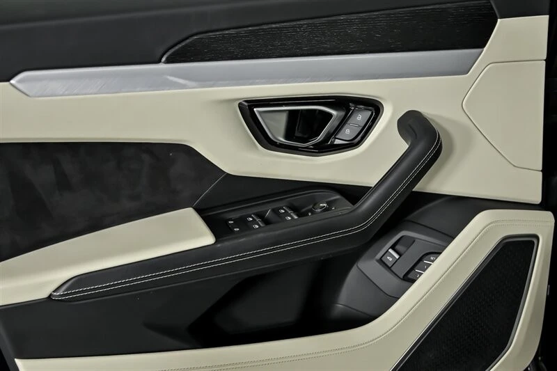 2021 Lamborghini Urus - Image 17 of 21