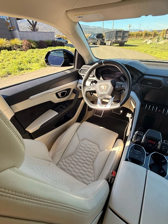 2021 Lamborghini Urus - Image 10 of 12