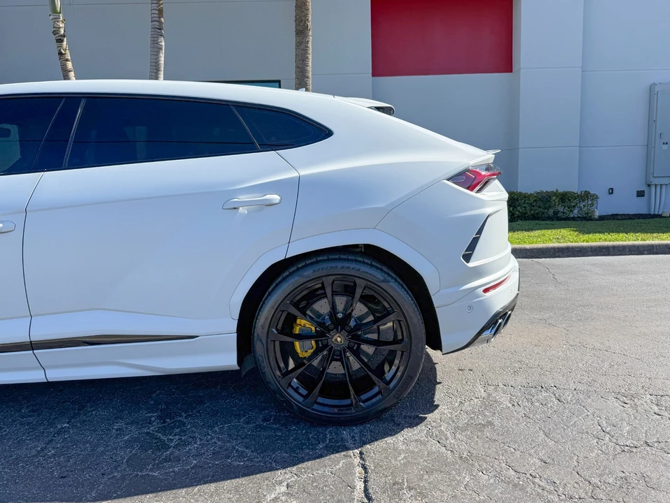 2021 Lamborghini Urus - Image 13 of 21