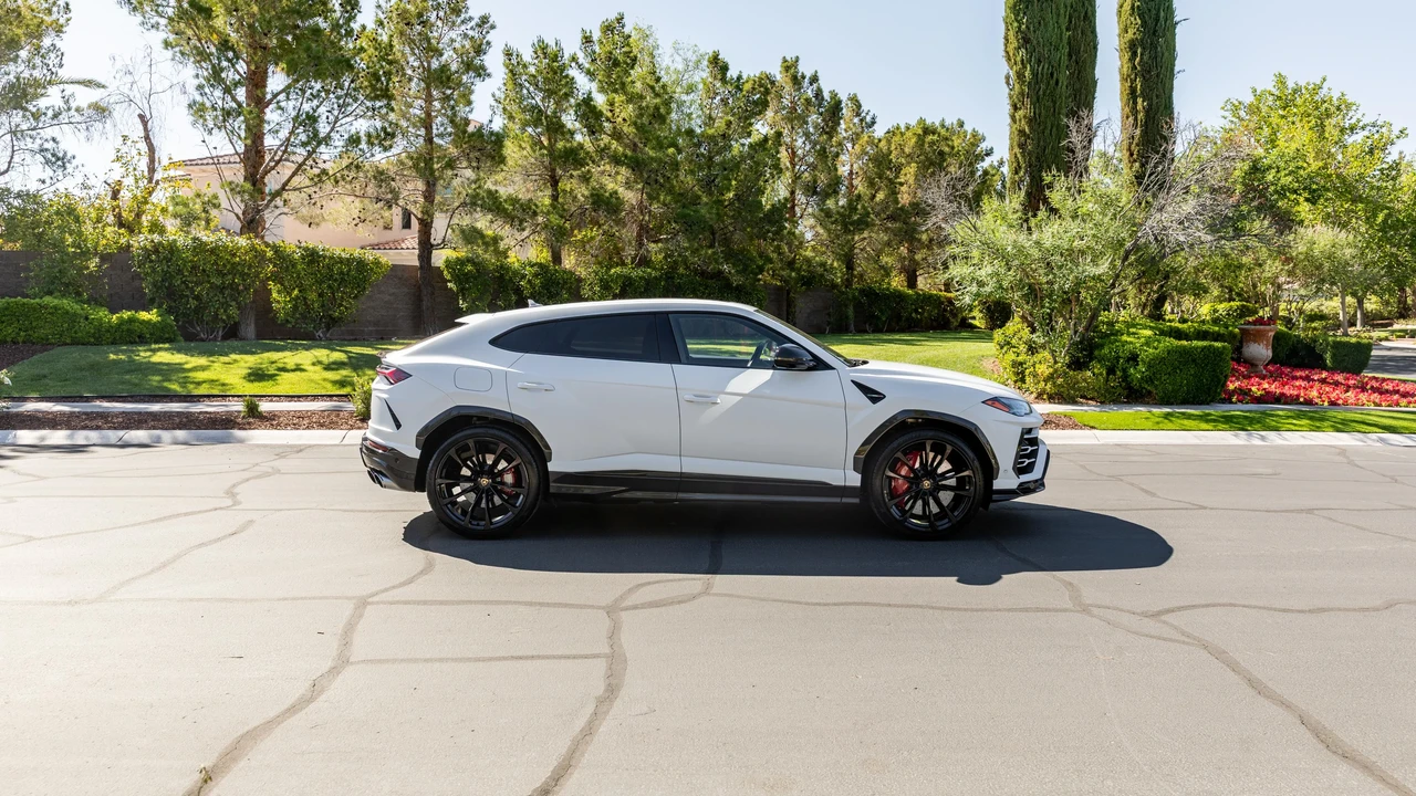 2021 Lamborghini Urus - Image 4 of 31